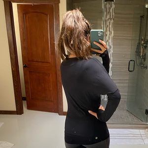 Hello, I’m selling my long sleep Lululemon shirt. In perfect condition
